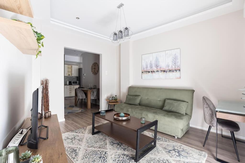 Apartment Sunny Retro Near Centre Thessaloniki